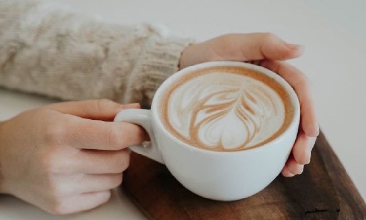 Προσοχή αν πίνετε με τον τρόπο αυτό τον καφέ σας – Αυξάνετε τον κίνδυνο για καρκίνο