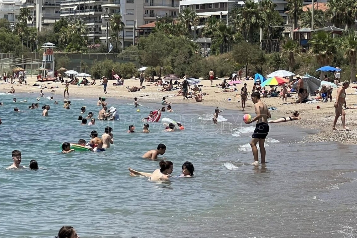Καλοκαιρινές θερμοκρασίες από νωρίς - Πλήθος κόσμου στις παραλίες το Σαββατοκύριακο
